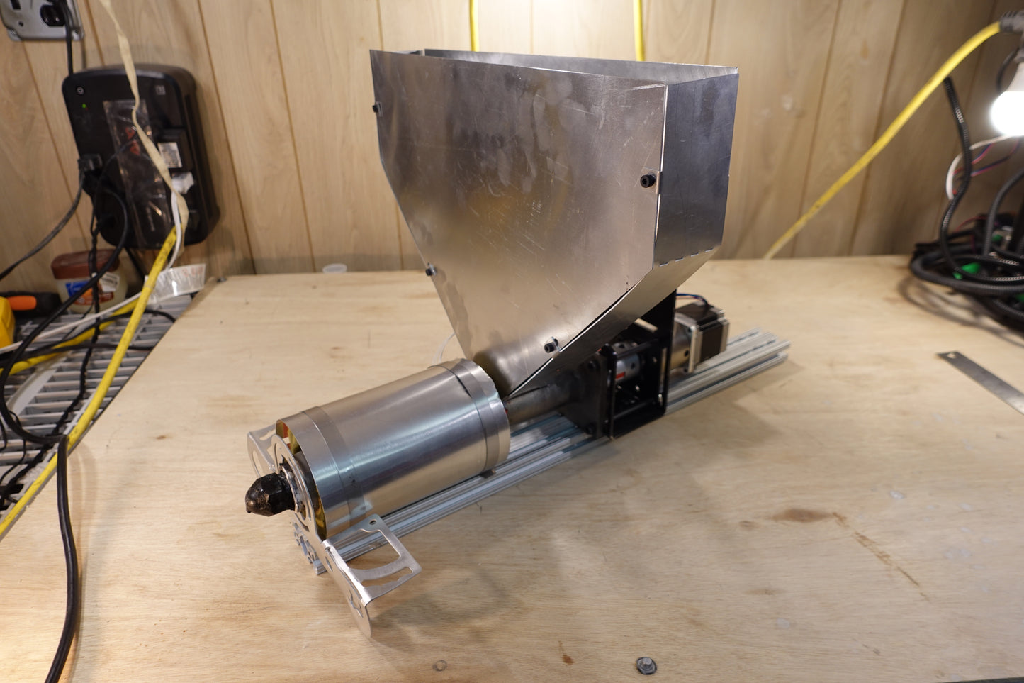 V-Hopper for Stallion Extruder